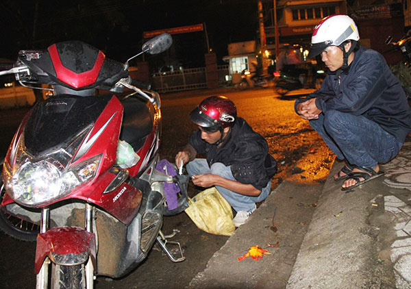 cứu hộ xe máy hóc môn